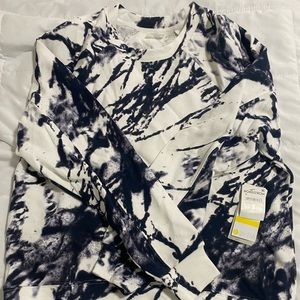 Women’s Zella sweatshirt, NWT.